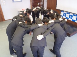 円陣を組んでみました 円陣を組んでみました
